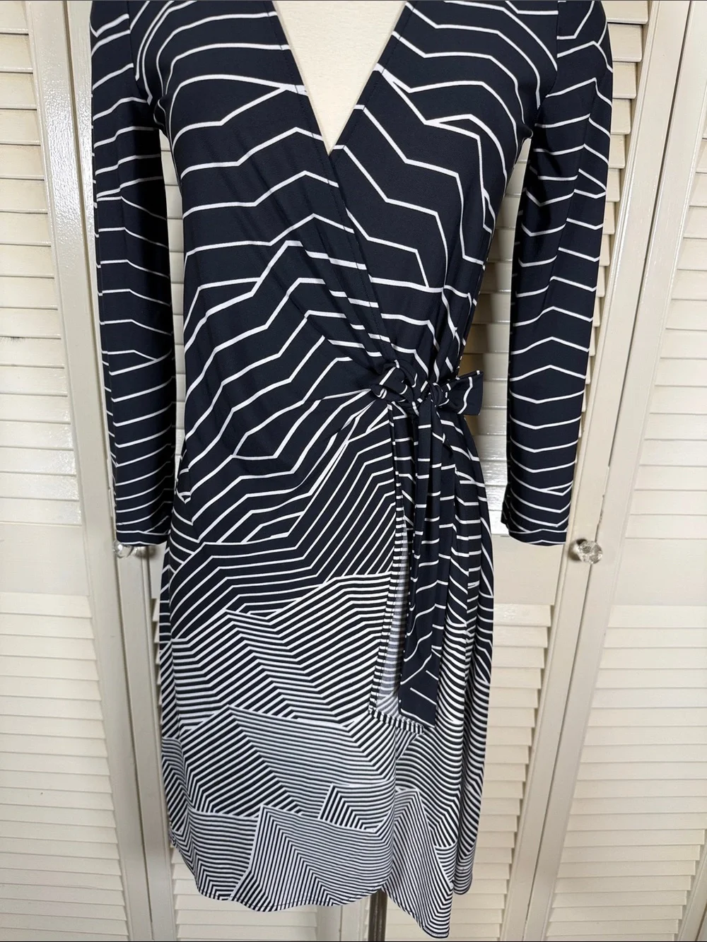 BCBG Max Azria Adele Geometric Print Wrap Dress Navy White Small